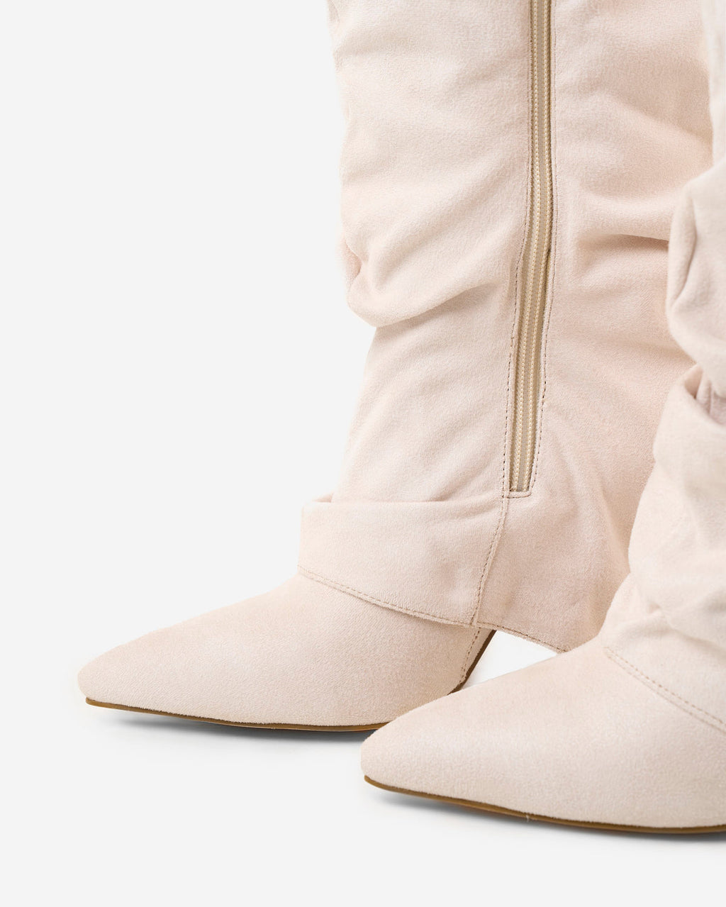 מגפי ברך בגימור קטיפתי