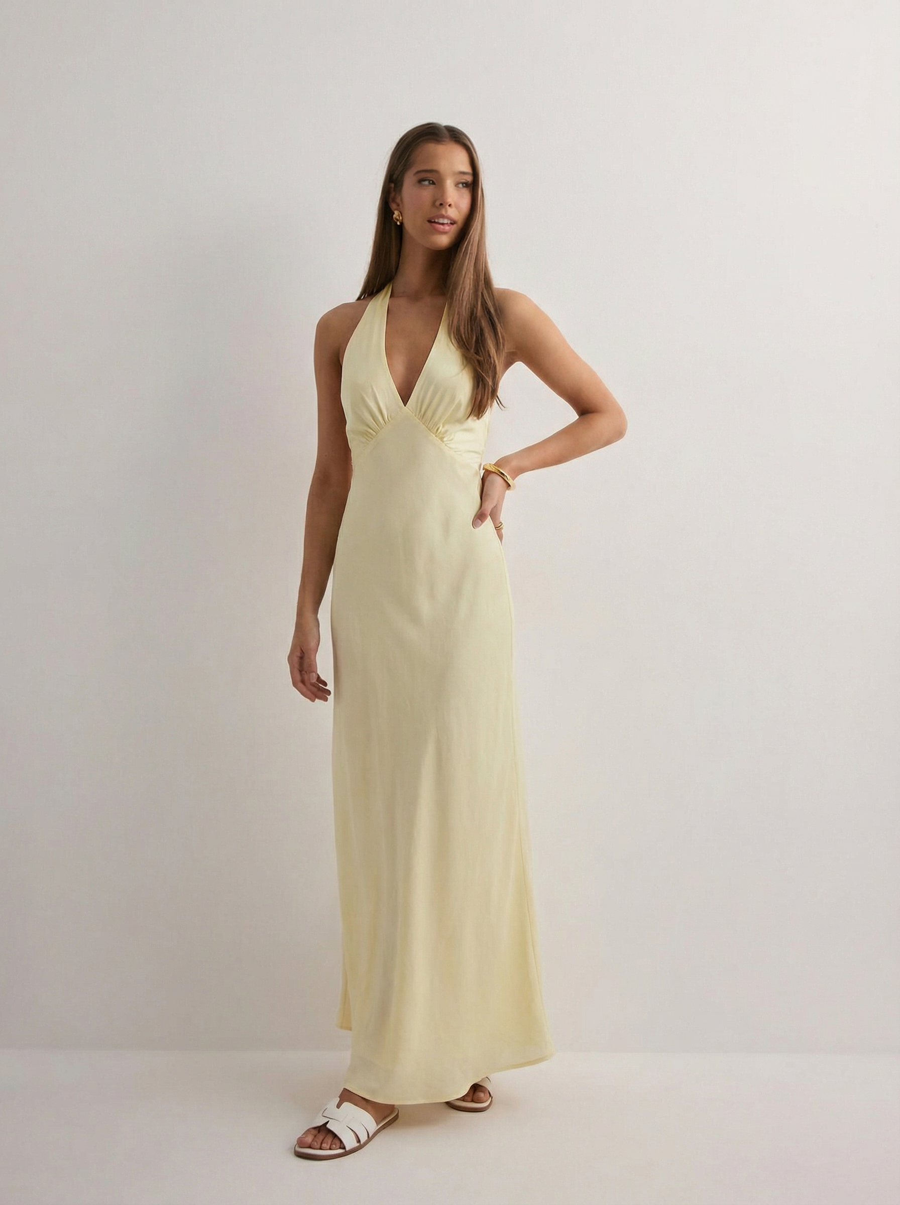 שמלת סאטן מקסי | גב פתוח הלטר - צהוב חמאה