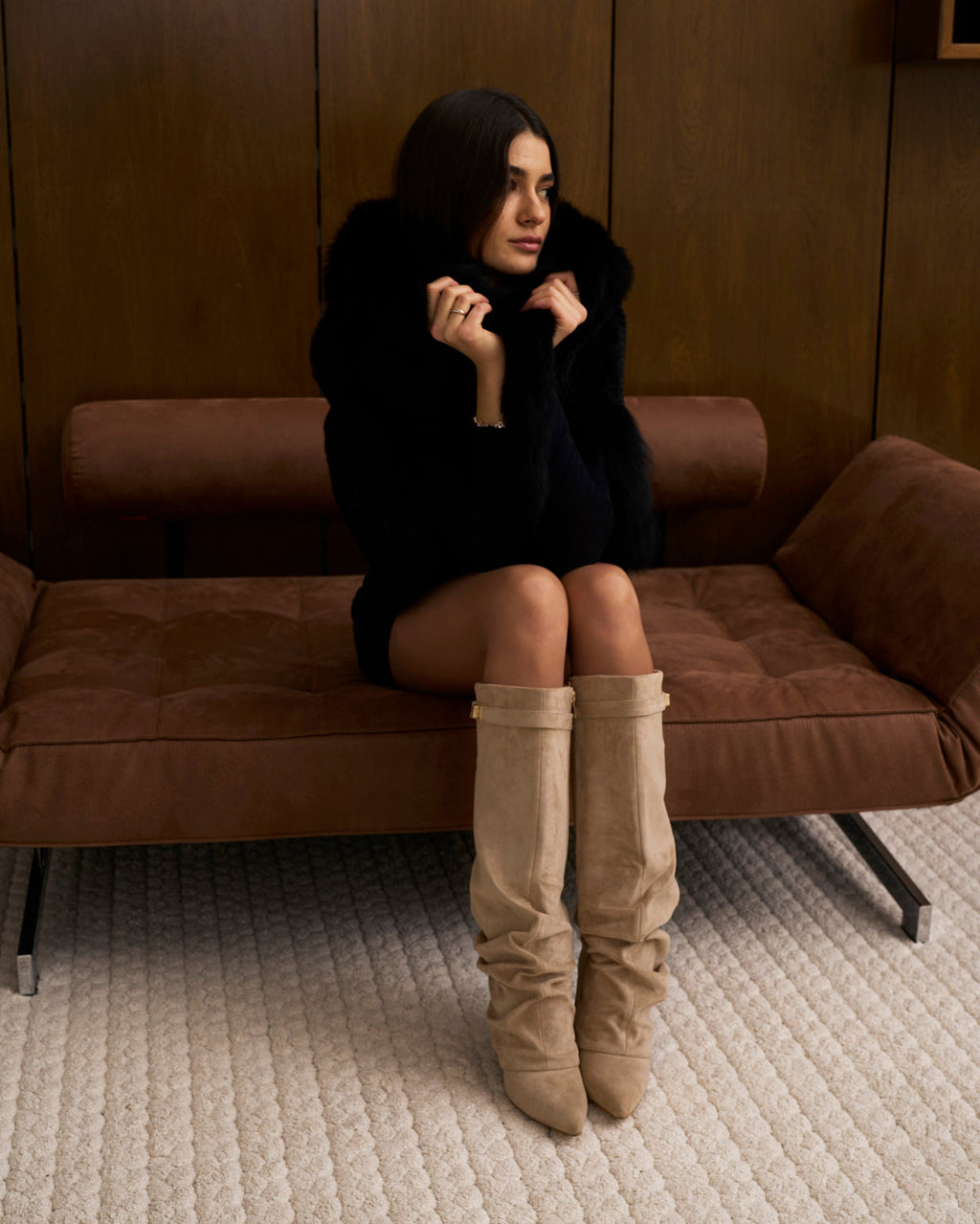 מגפי ברך בגימור קטיפתי