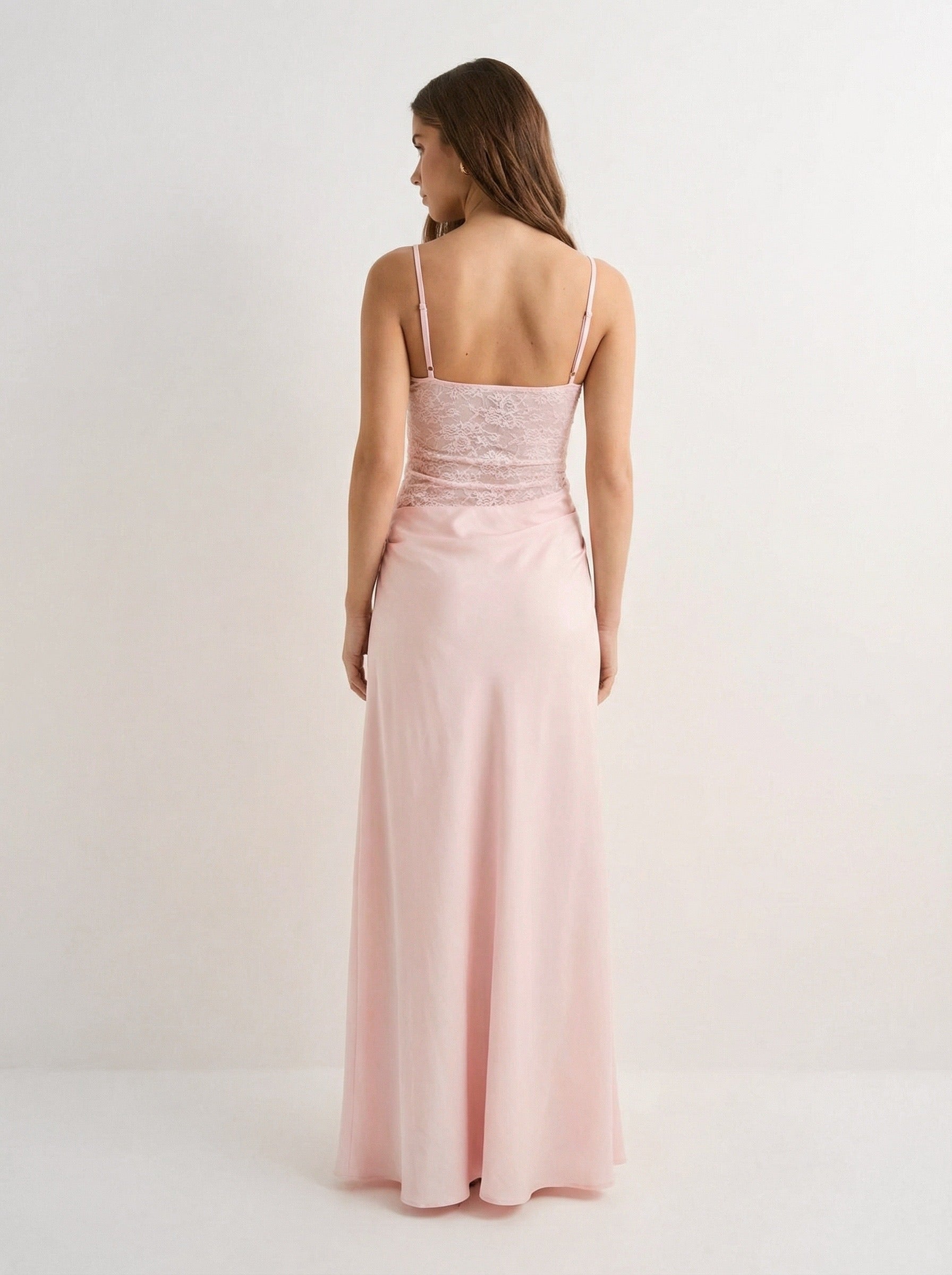 שמלת מאיה | מקסי ורודה בגזרה אלכסונית עם גב נשפך